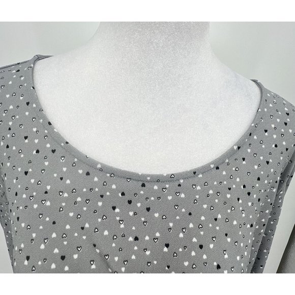 Adrianna Papell Top Size 2X Gray Hearts Stretchy 3/4 Pleated Sleeve Round Neck - Picture 4 of 14